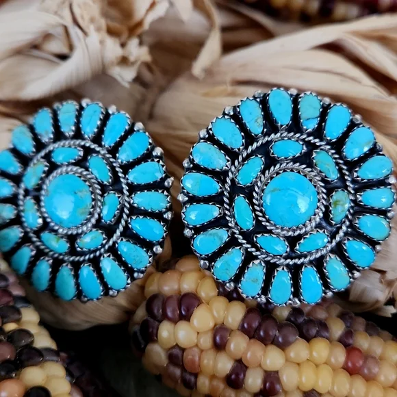 Stunning Vintage Native American Navajo Turquoise Flower Cluster Earrings 🩵🎁